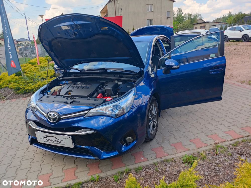 Toyota Avensis 1.8 Premium - 32