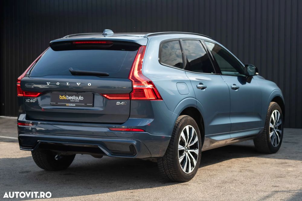 Volvo XC 60 B4 MHEV AT AWD Plus Dark - 29