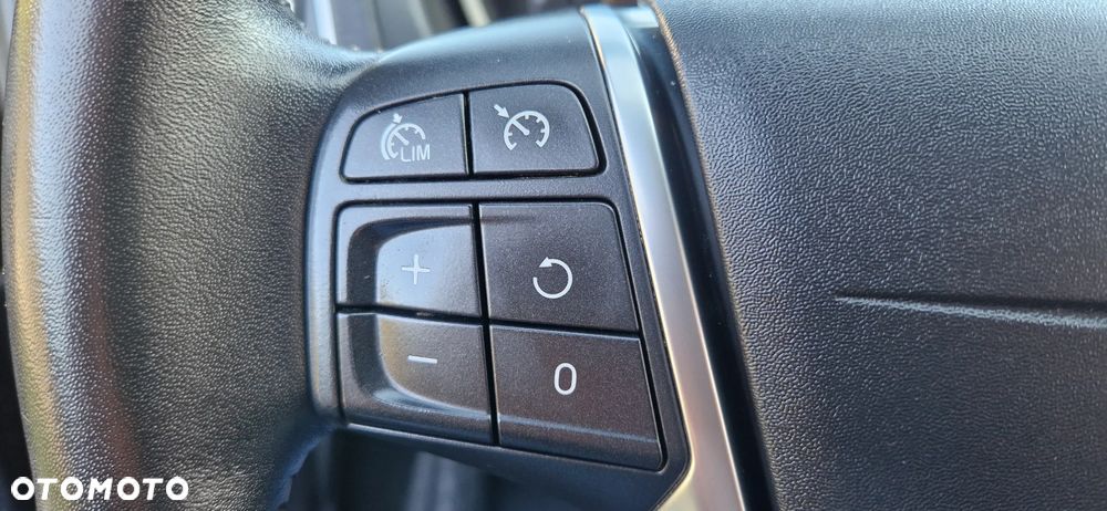 Volvo V40 T3 Drive-E R-Ocean Race - 19