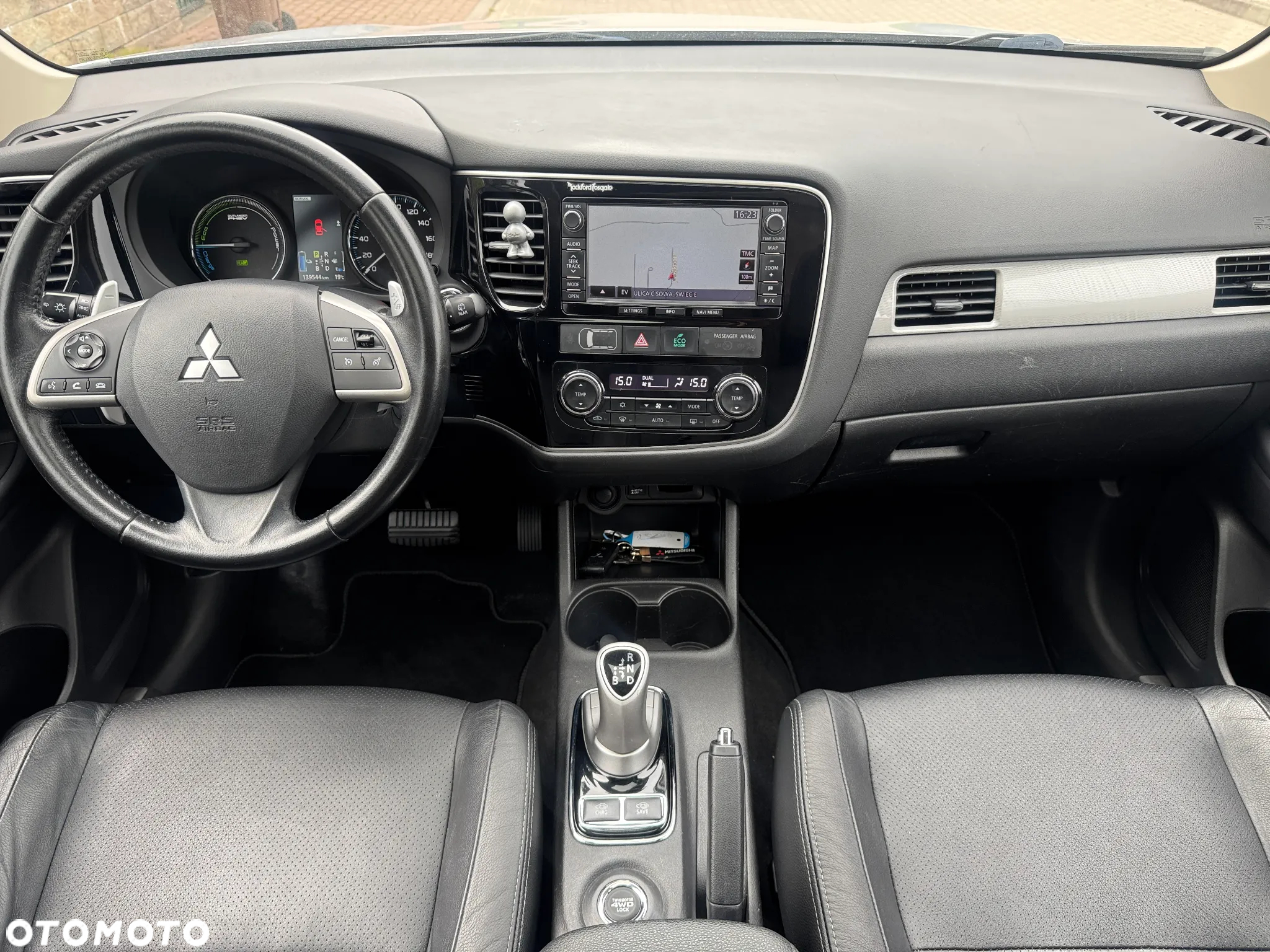 Mitsubishi Outlander PHEV Instyle NAVI + - 4