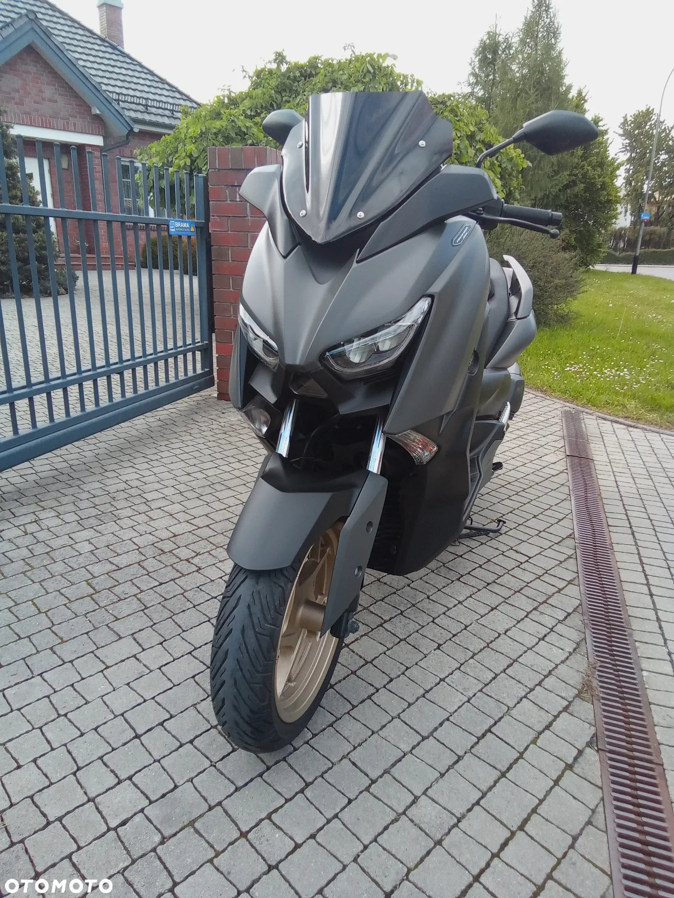 Yamaha X-max - 12