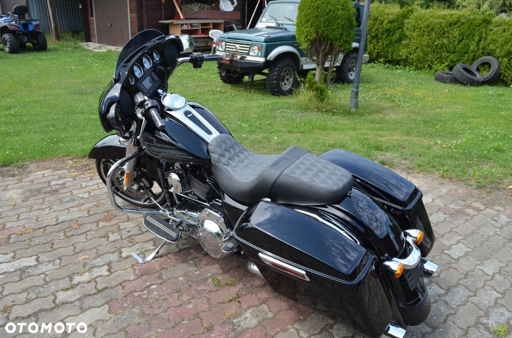 Harley-Davidson Touring Street Glide - 17