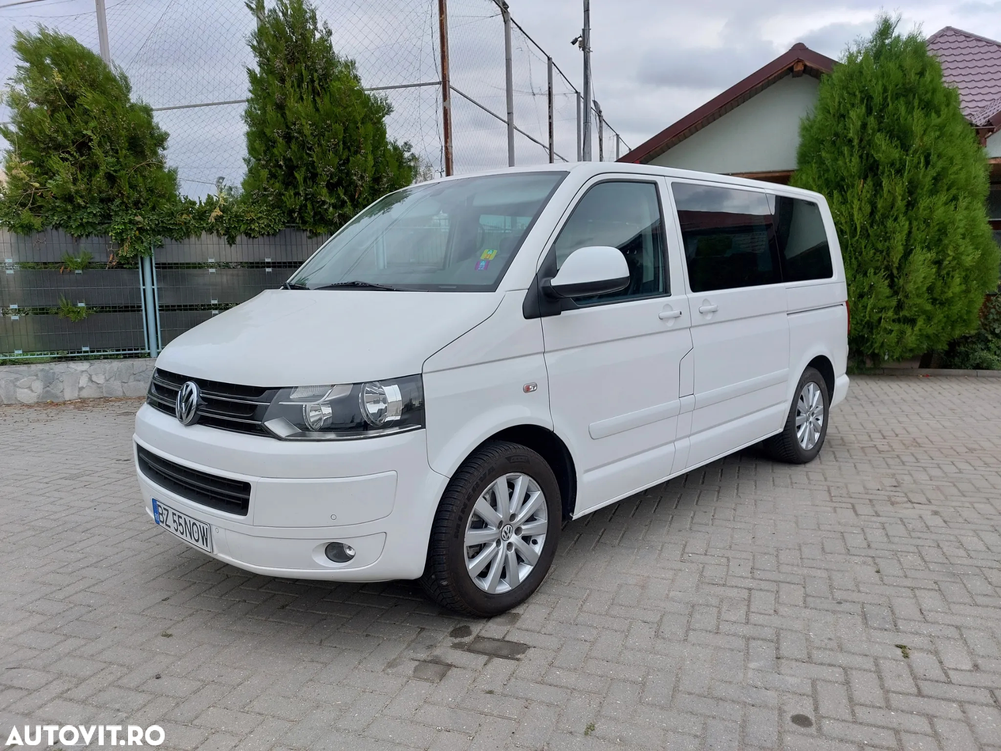 Volkswagen Multivan - 2