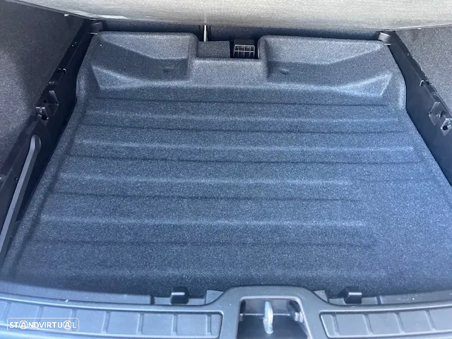 Volvo XC 40 1.5 T3 Momentum Tech Edition - 32
