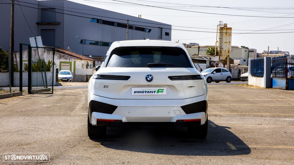 BMW iX xDrive 40 — fotografia 5