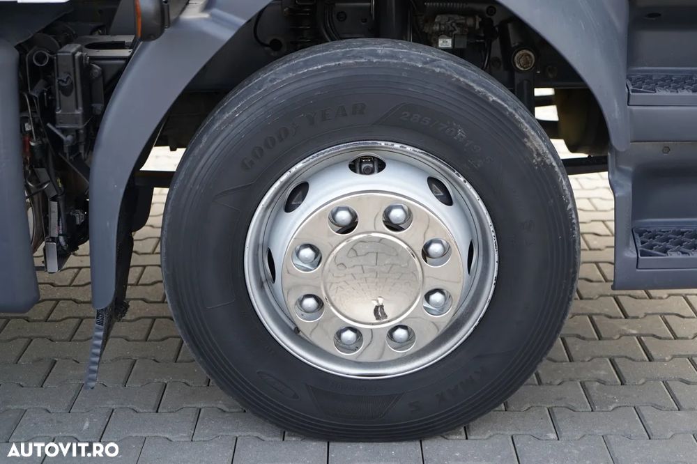 Renault D 210 / 4x2 / CONTAINER / 8,6 M / PODEA RESISTENTĂ / ELEVATOR DHOLLANDIA - 17