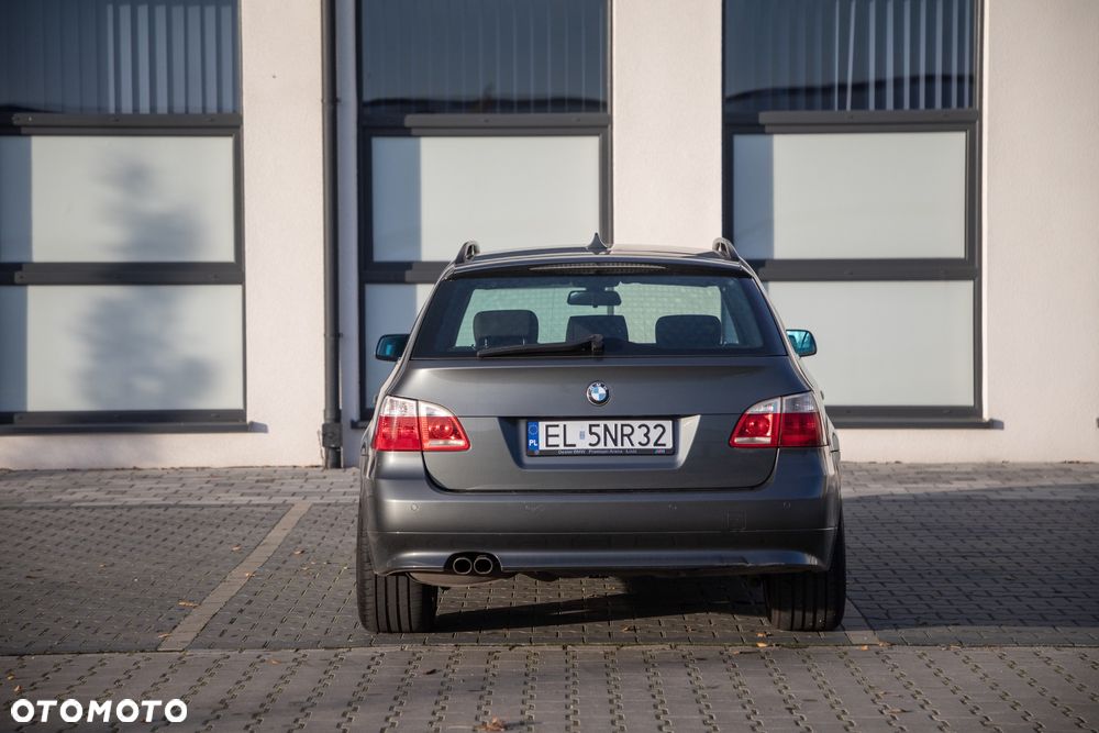BMW Seria 5 525d - 13