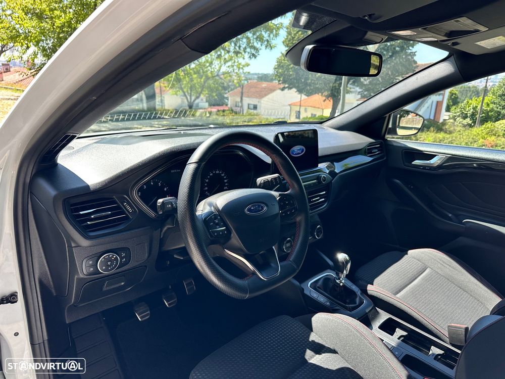 Ford Focus 1.0 EcoBoost S&S ST-LINE - 24