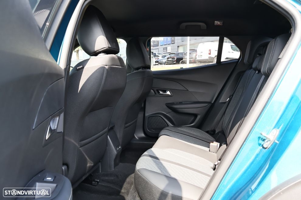 Peugeot e-2008 54 kWh Allure - 17