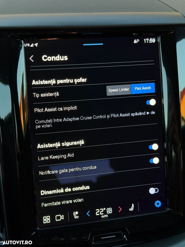 Volvo XC 60 B4 MHEV AWD Momentum Pro - 23