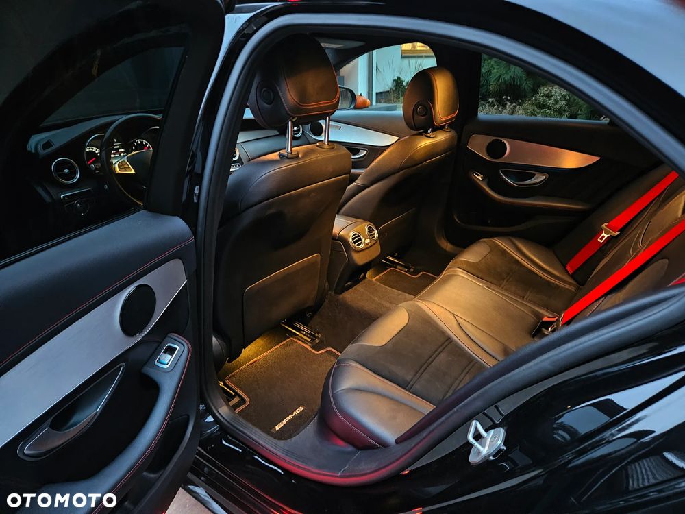 Mercedes-Benz Klasa C 450 AMG 4-Matic 7G-TRONIC - 27