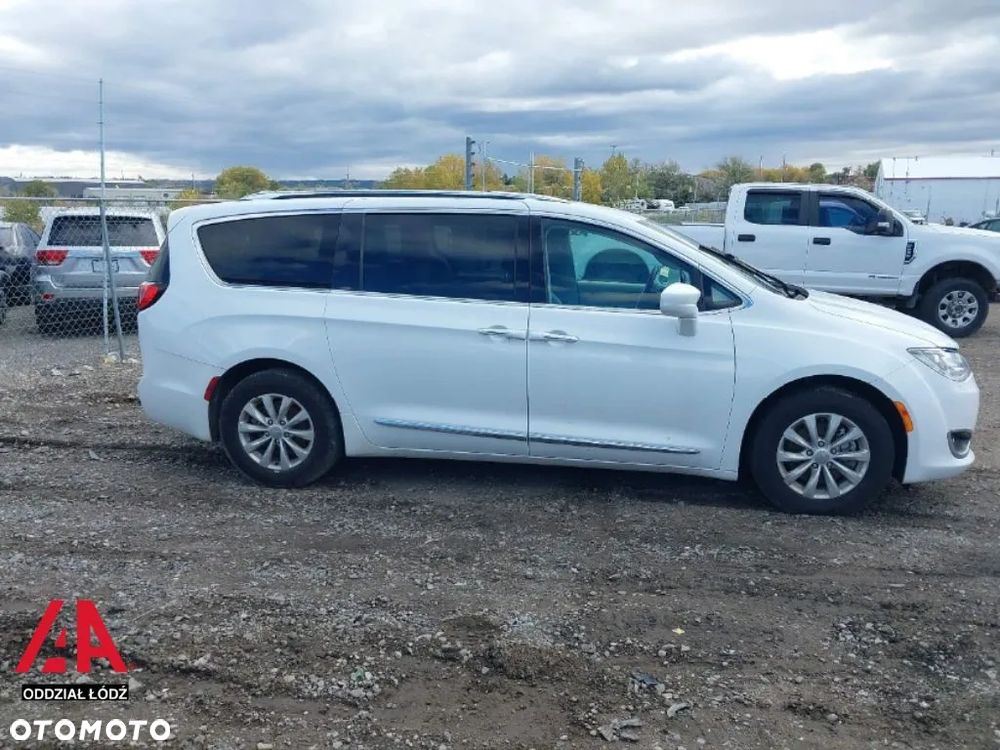 Chrysler Pacifica - 7