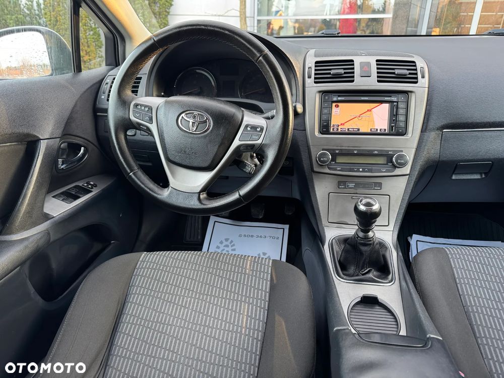 Toyota Avensis 1.8 Sol plus NAVI - 12