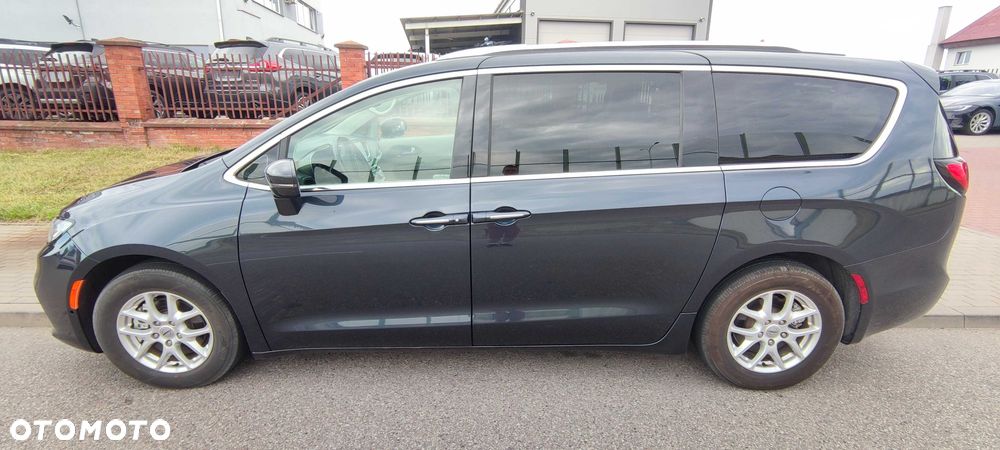 Chrysler Pacifica - 3