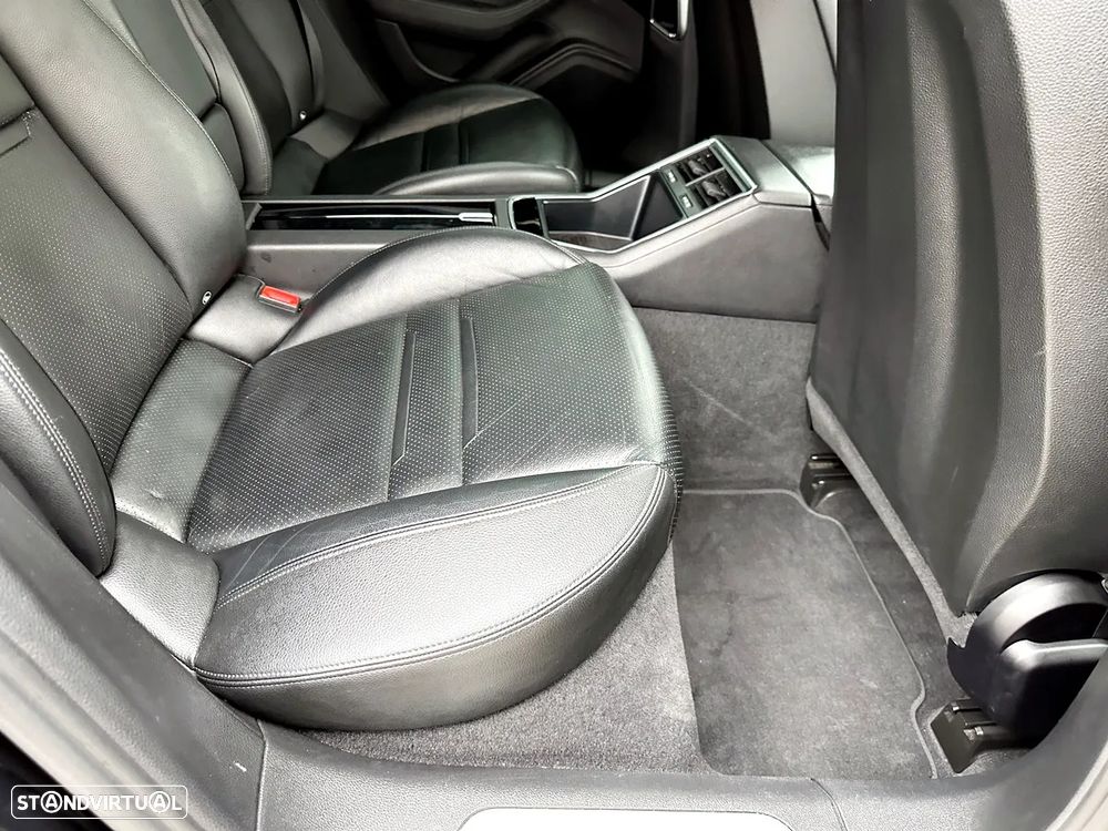 Porsche Panamera 4 E-Hybrid - 31