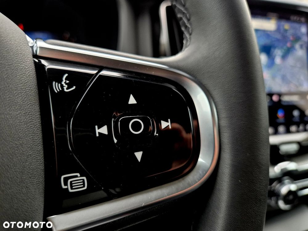 Volvo XC 60 B4 B Plus Dark - 27