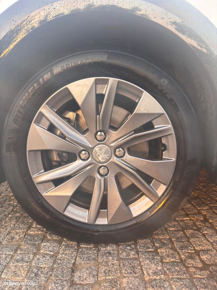 Peugeot e-208 Allure Pack - 9