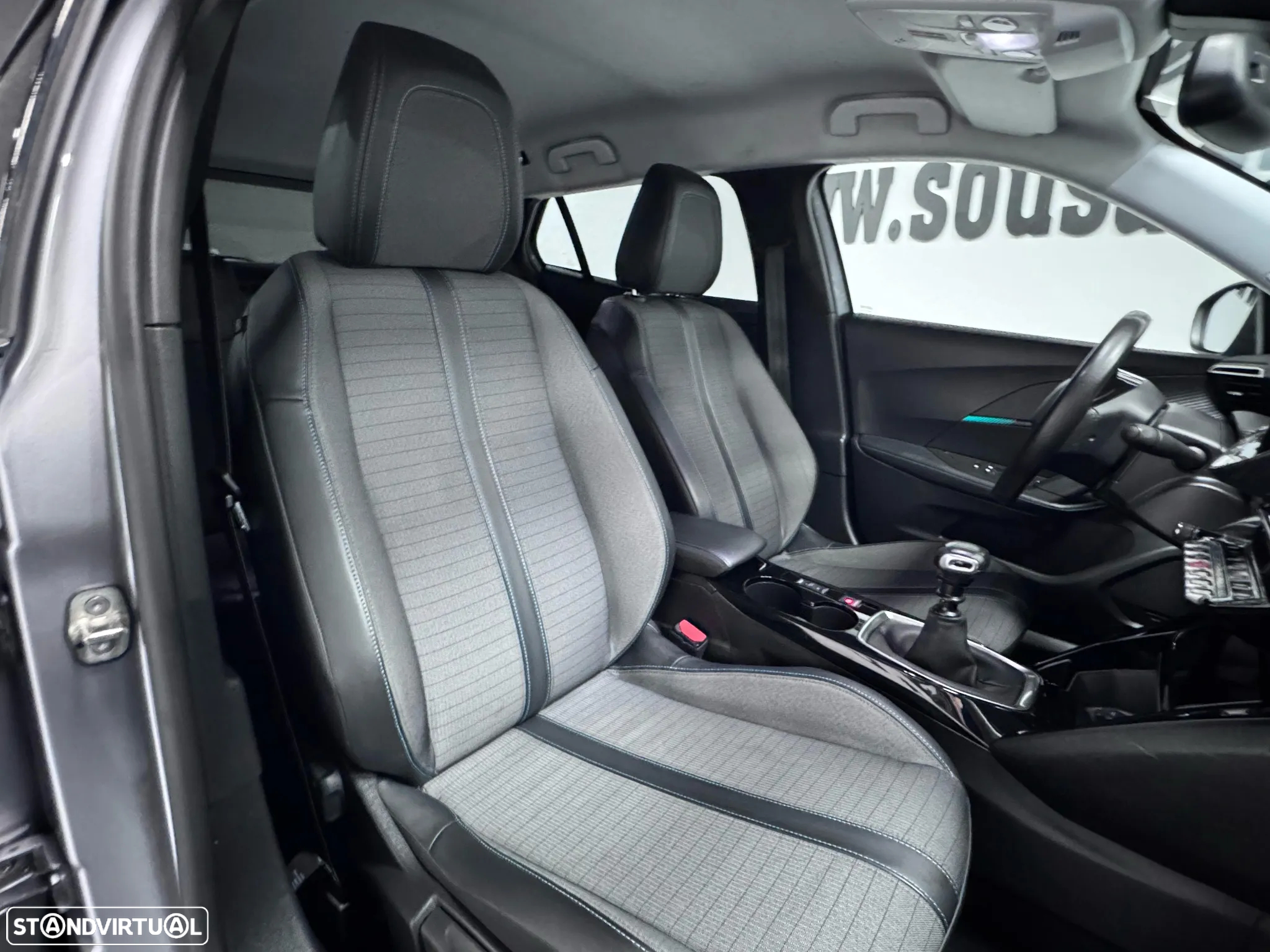 Peugeot 2008 PureTech 100 Allure - 21