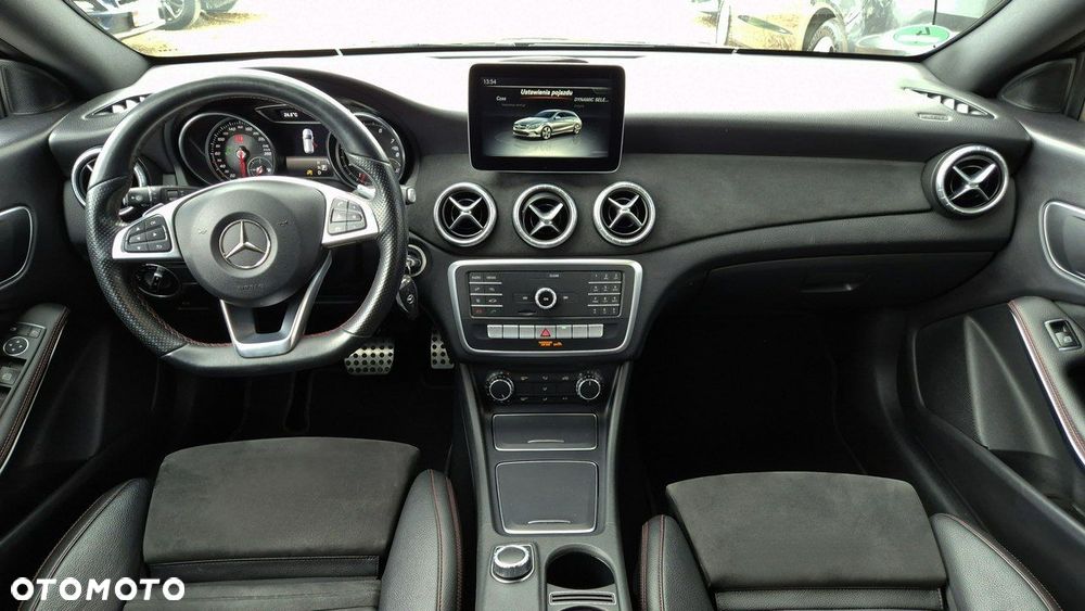Mercedes-Benz CLA 200 7G-DCT AMG Line - 23