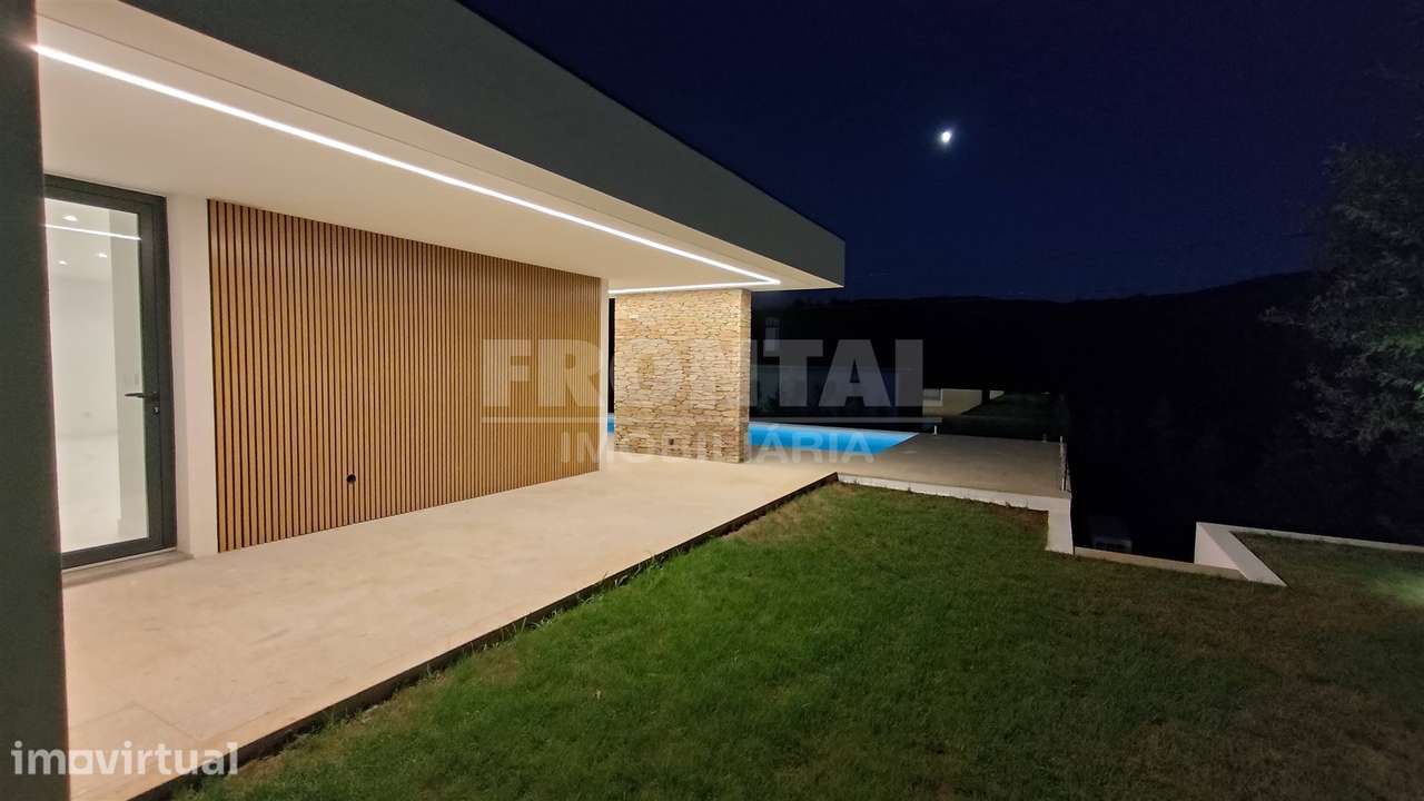 Moradia T3 Nova com Piscina - Sôpo - Grande imagem: 3/60
