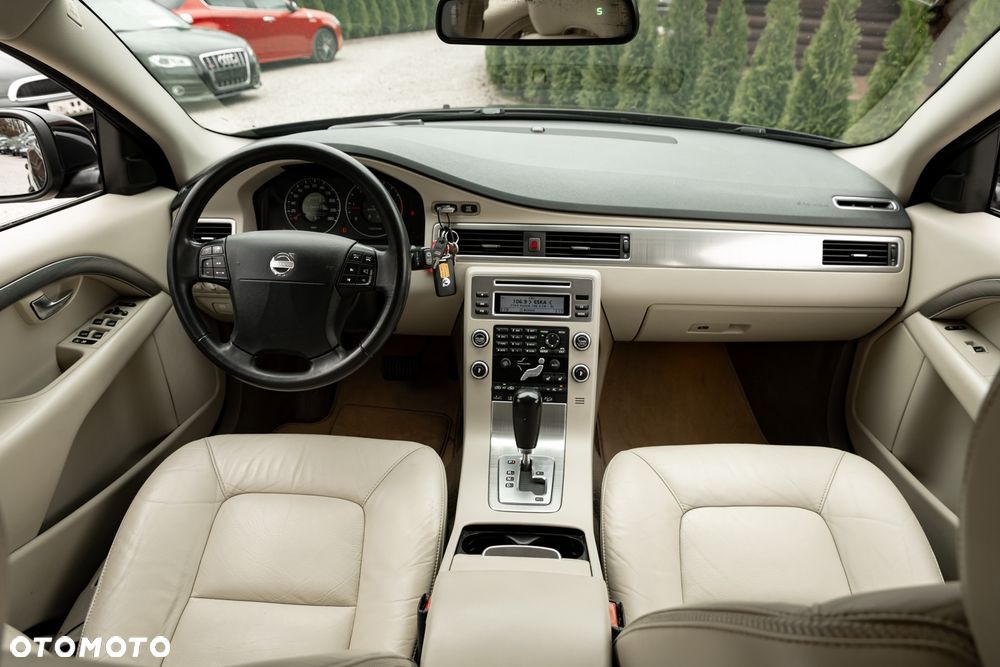 Volvo XC 70 D5 AWD Momentum - 28