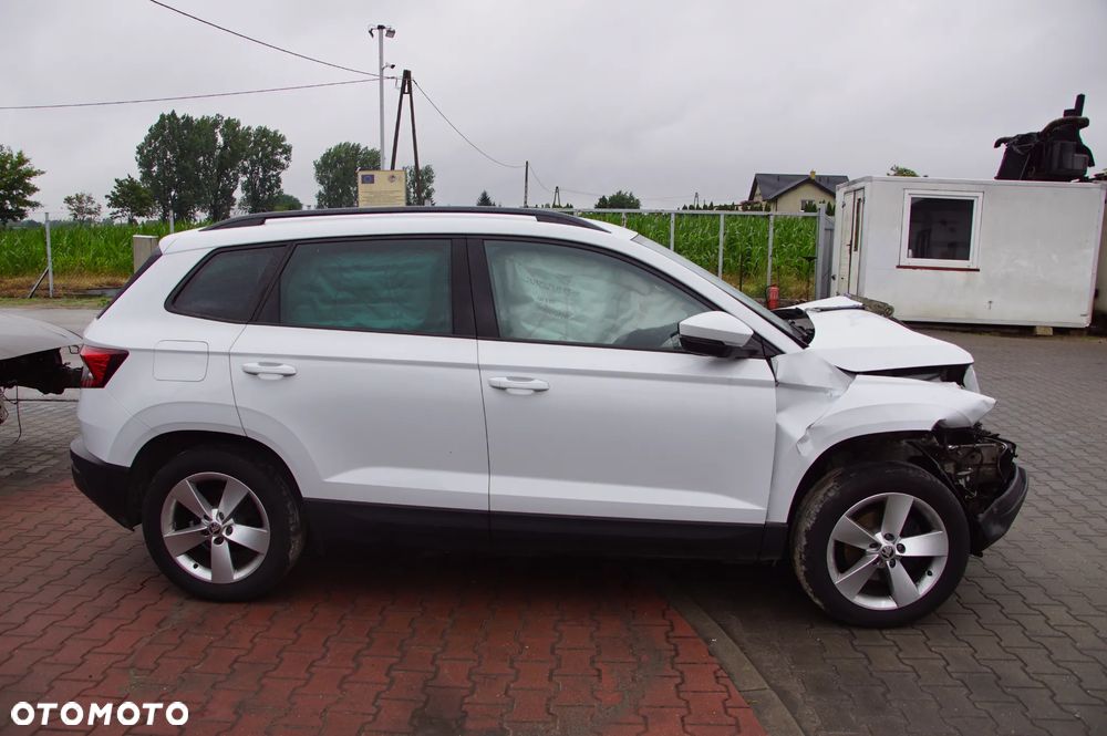 Auto na części - Skoda Karoq 1.6 TDI 115 KM DGTE TKK LS9R 130 TYS. KM 2018R Silnik Skrzynia Drzwi Lusterko Klapa Lampa Szyba Felga Deska Kokpit Moduł Licznik Radio Fotel Zderzak Chłodnica Błotnik Zawieszenie Turbina Wtryski Intercooler Kompletne Części Rozbiórka - 8