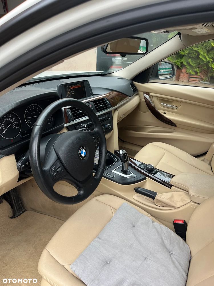 BMW Seria 3 320i - 1