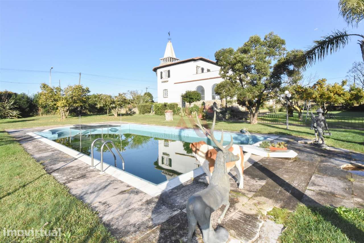 Quinta T4 com 4.600 m2, com 3 Pisos, Piscina, Jardins, um Salão de Eve - Grande imagem: 2/18