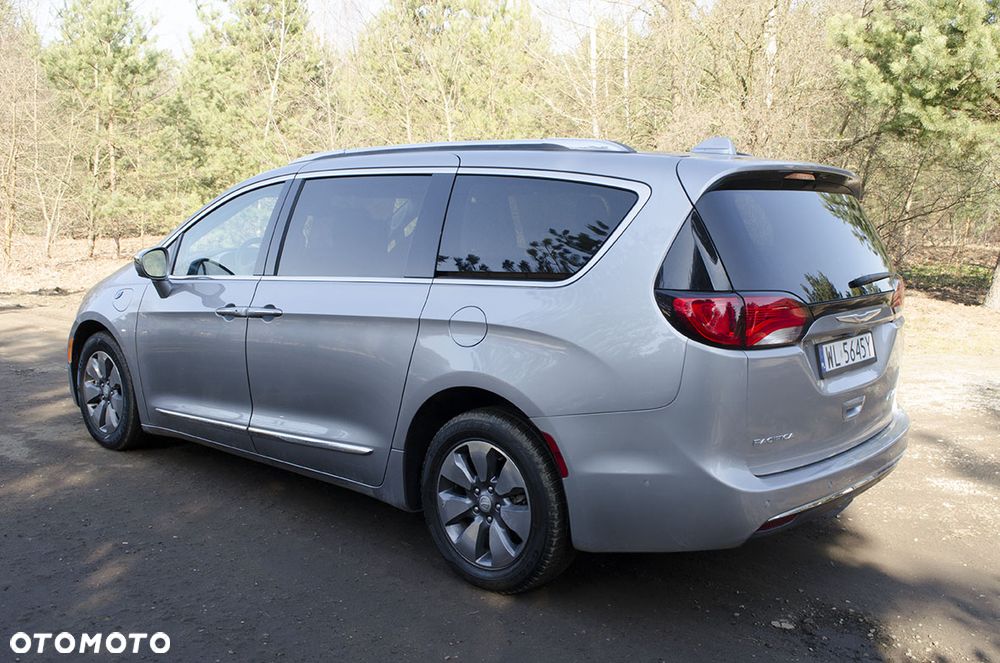 Chrysler Pacifica - 5