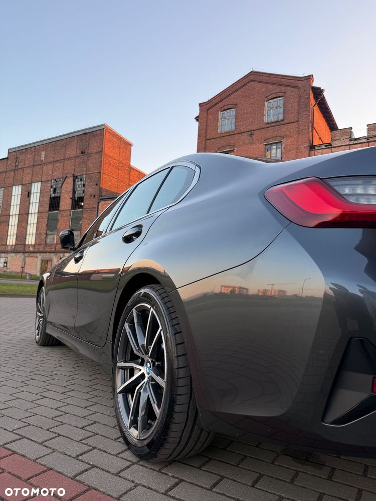BMW Seria 3 330i xDrive Sport Line - 13