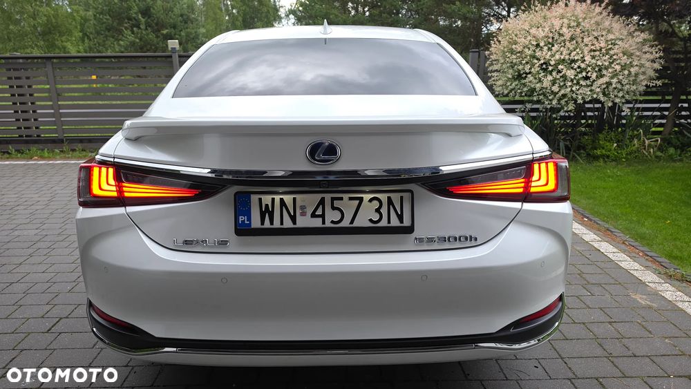 Lexus ES 300h Business Edition - 3