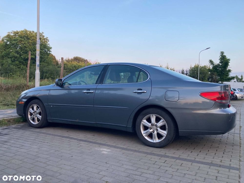 Lexus ES - 4