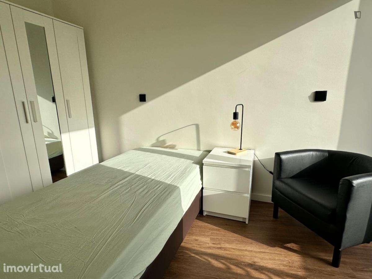 Quarto - localizado em Pedrouços Porto - Grande imagem: 3/13