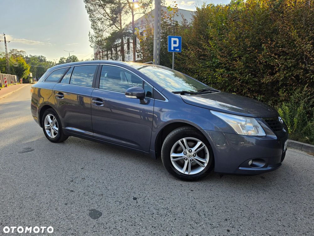 Toyota Avensis 1.8 Comfort - 12