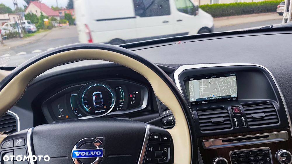 Volvo XC 60 D5 AWD Momentum - 8