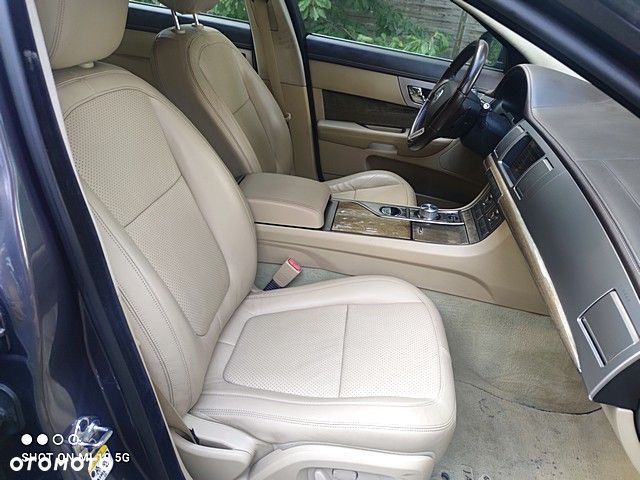 Jaguar XF 3.0 V6 D Luxury - 24