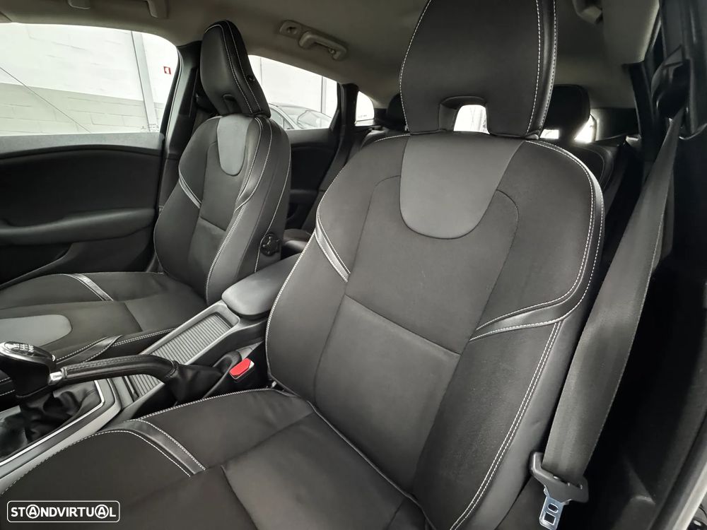 Volvo V40 2.0 D4 Momentum - 18
