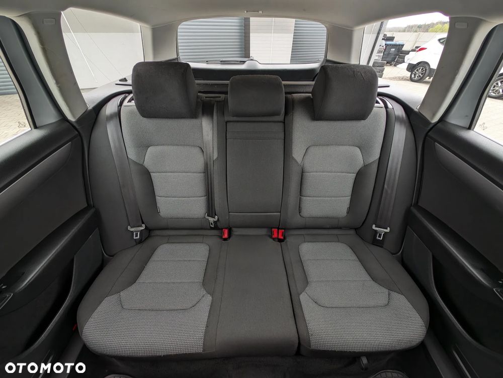 Volkswagen Passat 1.6 TDI DPF BlueMotion Technology Comfortline - 37