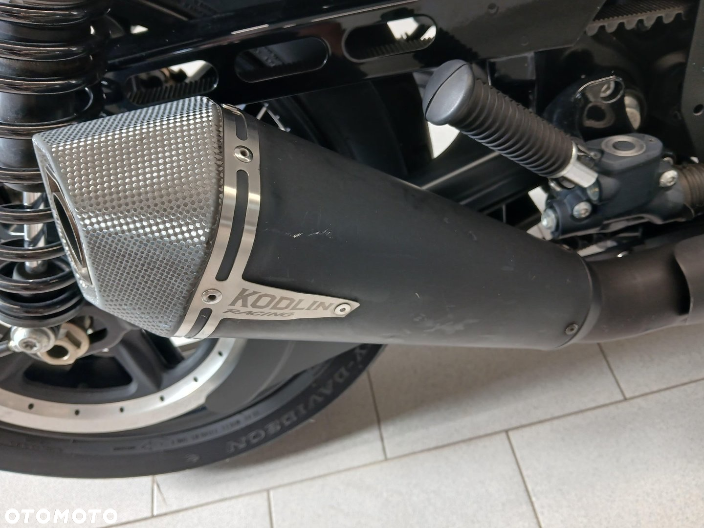 Harley-Davidson Sportster Roadster 1200R - 27