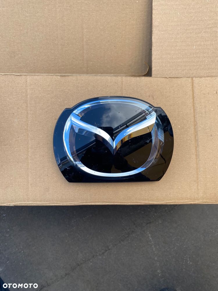 MAZDA 3 III BM BN ŁADNY !!!  ORYGINALNY EMBLEMAT LOGO ZNACZEK pod radar  ATRAPY GRILLA GRILA ATRAPA chłodnicy GRILL oryginał Wwa - 1