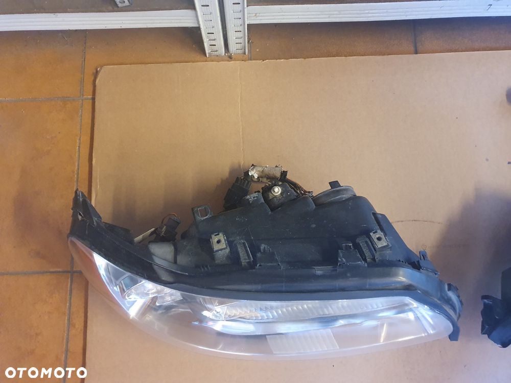 REFLEKTOR PRAWY XENON VOLVO V70 II XC70 LIFT EUROPA - 3