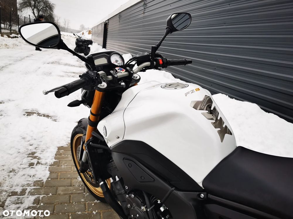 Yamaha FZ8 - 10