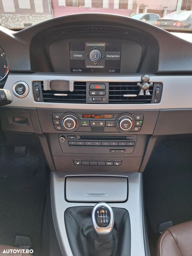 BMW Seria 3 318d DPF Touring - 16