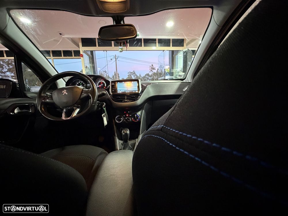 Peugeot 208 1.2 PureTech Signature - 18
