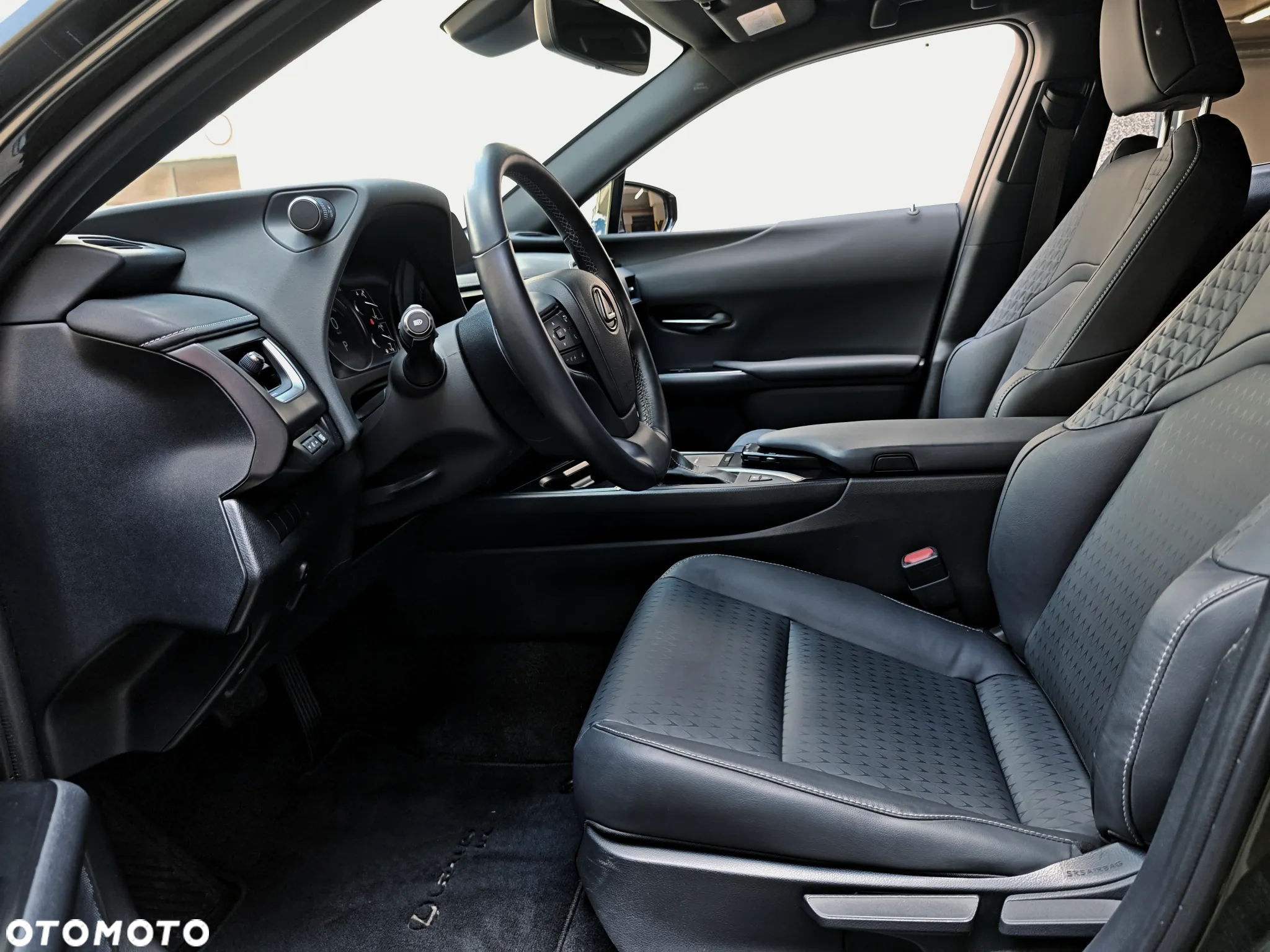 Lexus UX 250h GPF F Impression 2WD - 14