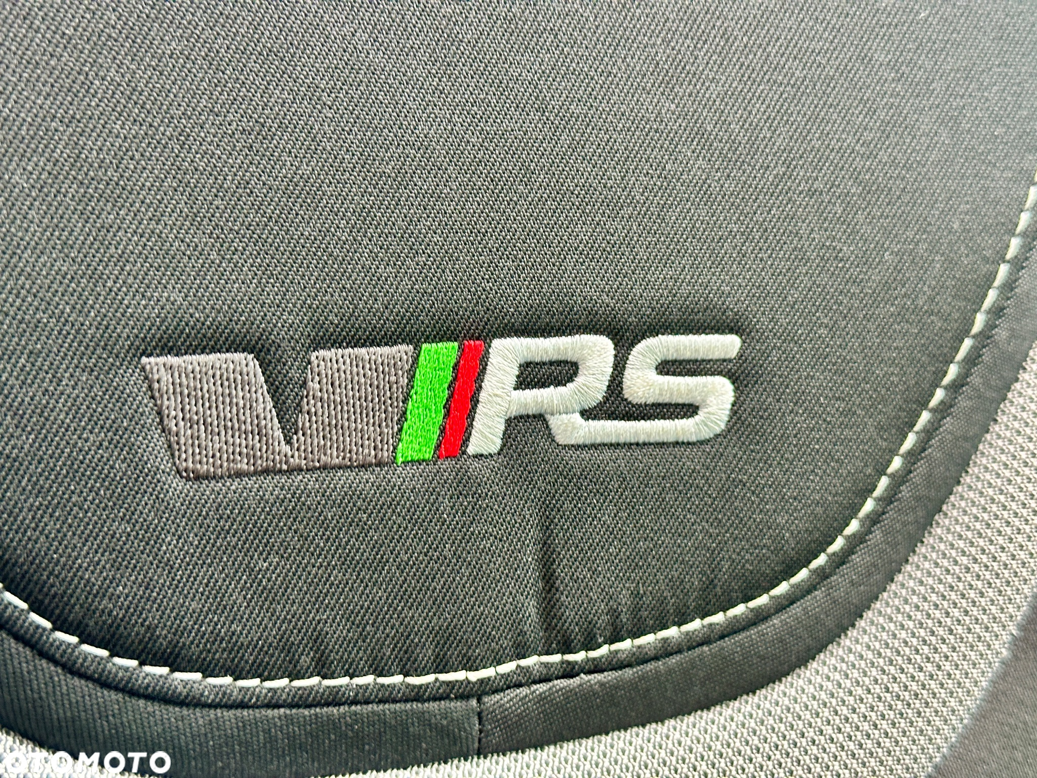 Skoda Octavia Combi 2.0 TDI DSG RS - 23