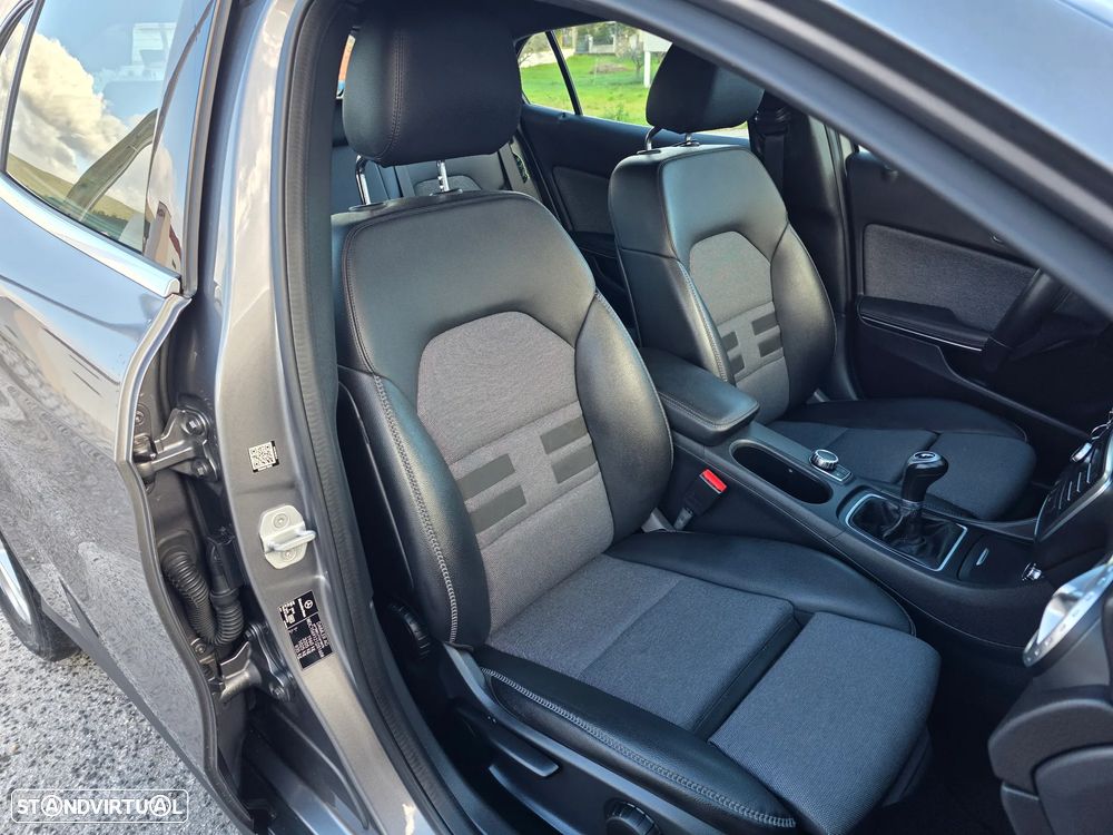 Mercedes-Benz GLA 180 CDI Urban - 12
