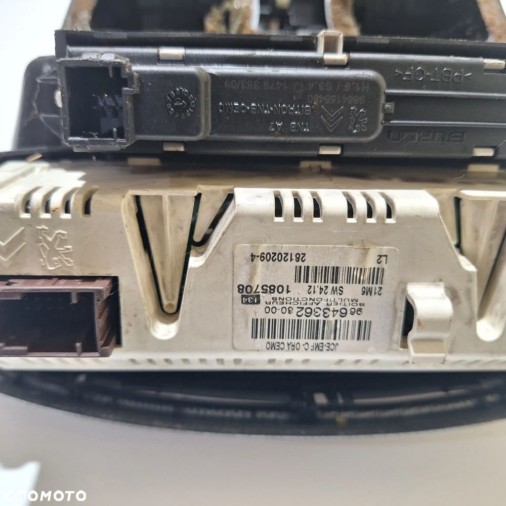 Wyświetlacz ekran radia panel środkowy Peugeot 207 citroen 96643362080 82120209-4 - 4