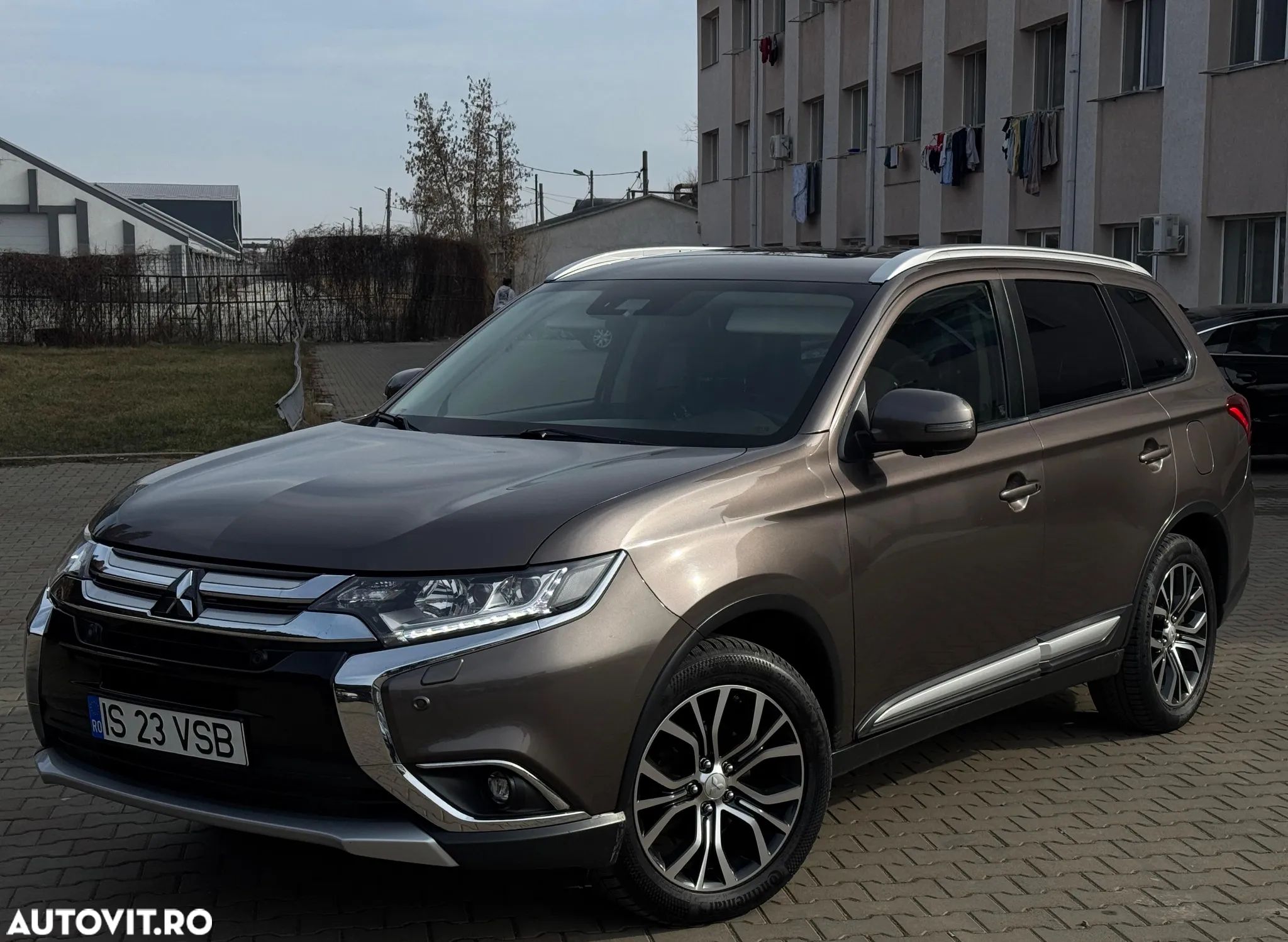 Mitsubishi Outlander 2.2 Litre DI-D AWD Intense Aut. - 1