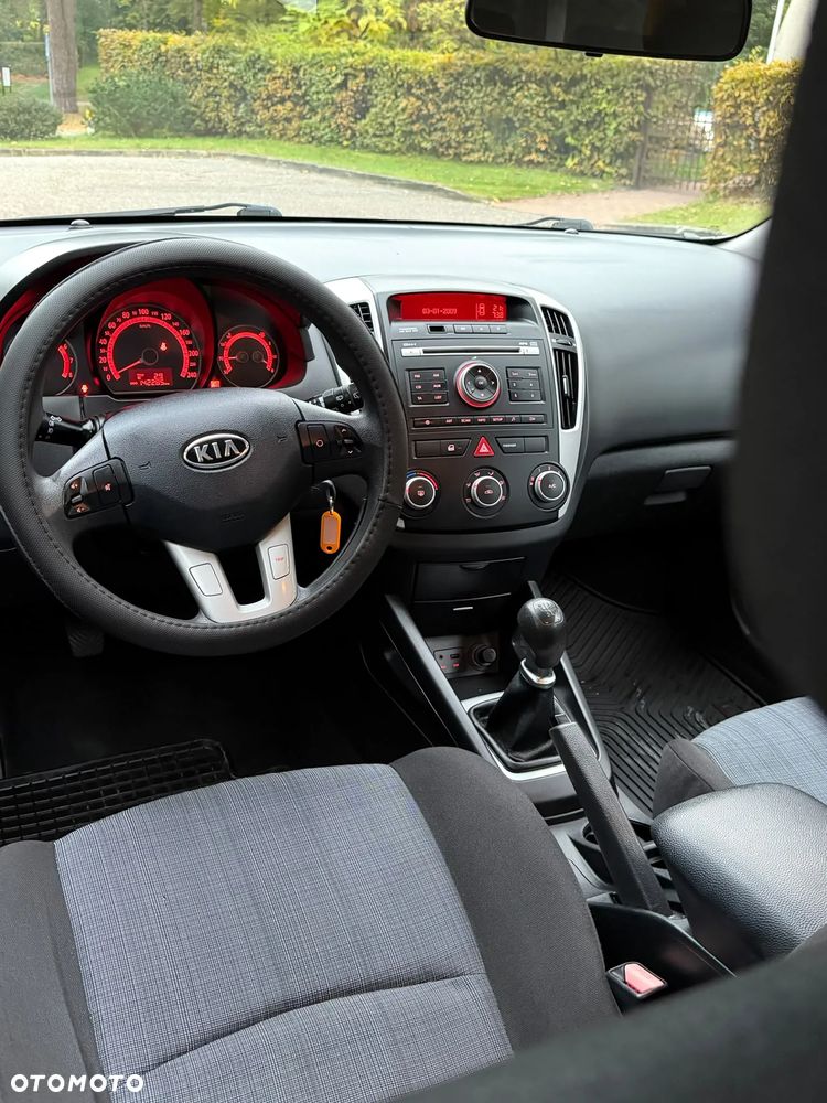 Kia Ceed - 26